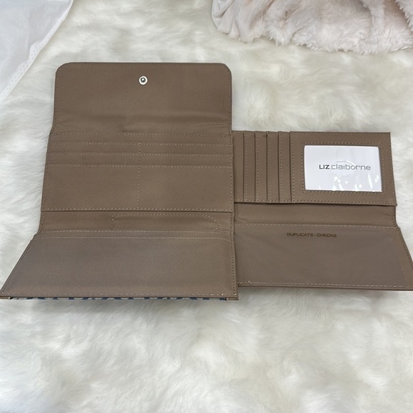 Liz Claiborne Tan and Blue wallet with Elegant Design - Picture 6 of 12
